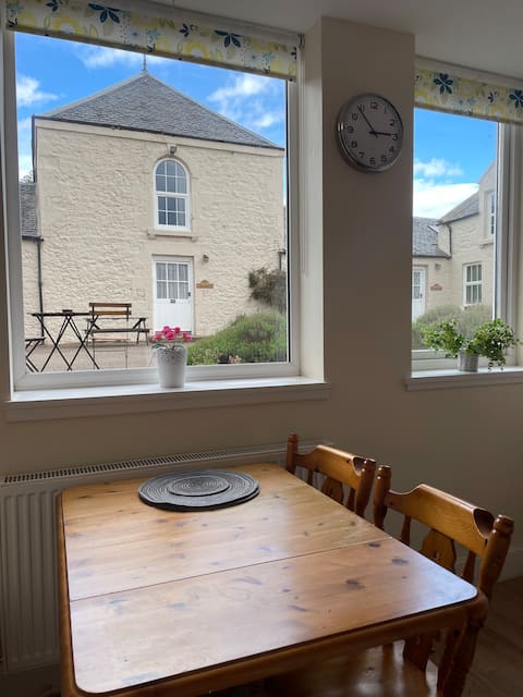 Over Hailes Holiday Cottages - The Smiddy