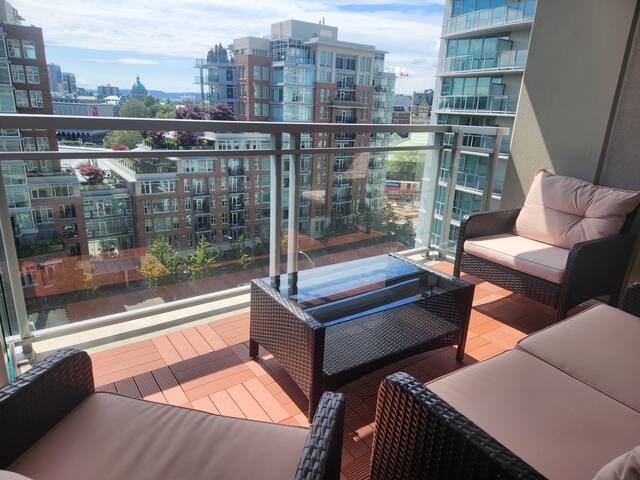 Family-sz, Free parking, Wi-Fi, 5min Inner Harbour gallery image 2