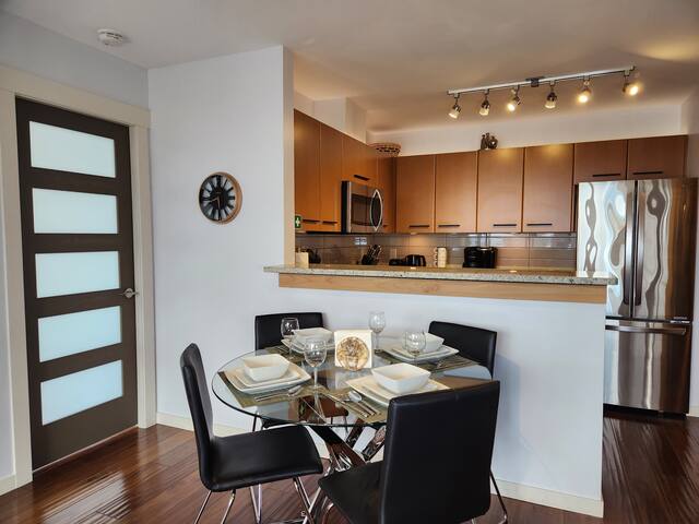 Family-sz, Free parking, Wi-Fi, 5min Inner Harbour gallery image 4