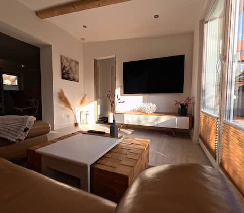 Top Airbnb: Häusli vacation apartment, air conditioning, 65" smart TV in Wernigerode
