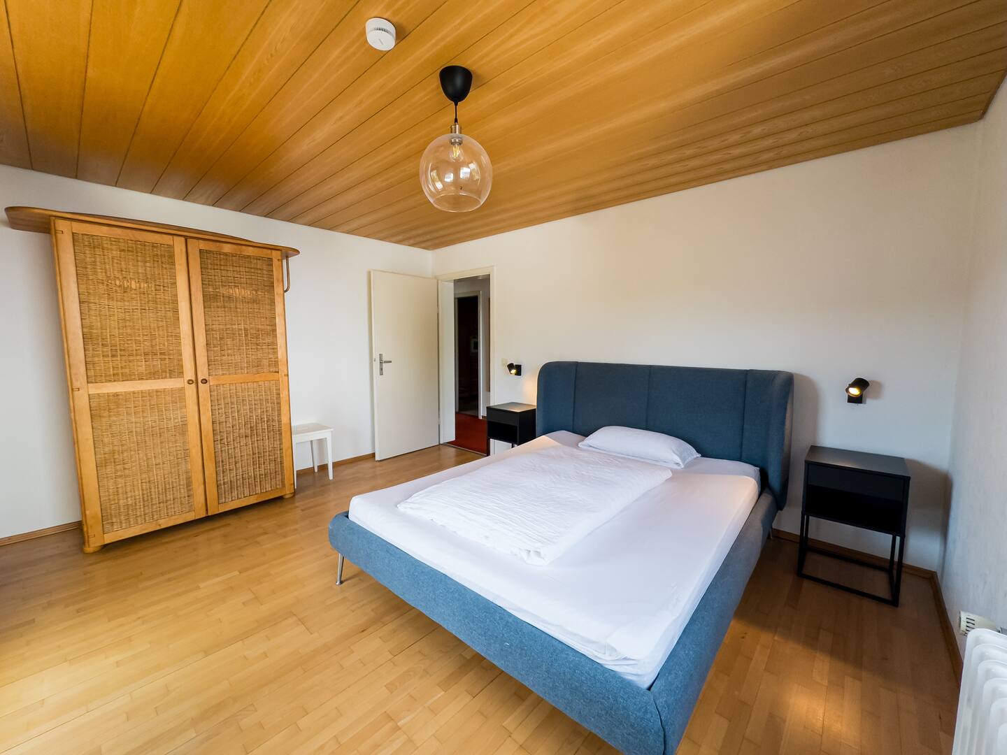 Sunroom 2 Bed Apartment West Town B17 — photo 4