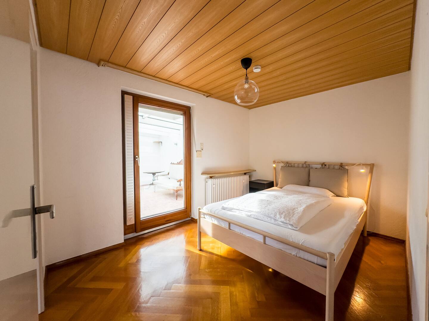 Sunroom 2 Bed Apartment West Town B17 — photo 5