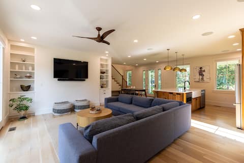 Top Airbnb: Walk East Chop from Dover House in Oak Bluffs