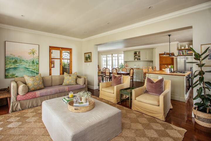 Modern Family Home with Mountain View gallery image 2