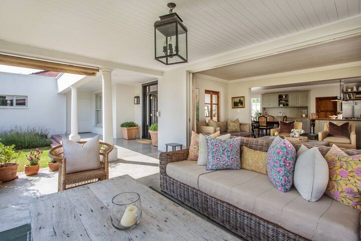 Modern Family Home with Mountain View gallery image 5