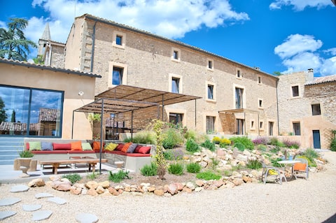 Gîte for 12 to 24 people 10 km from Uzès