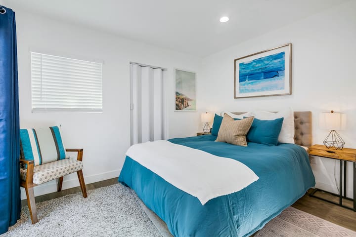 Santa Monica home near markets, restaurants, UCLA