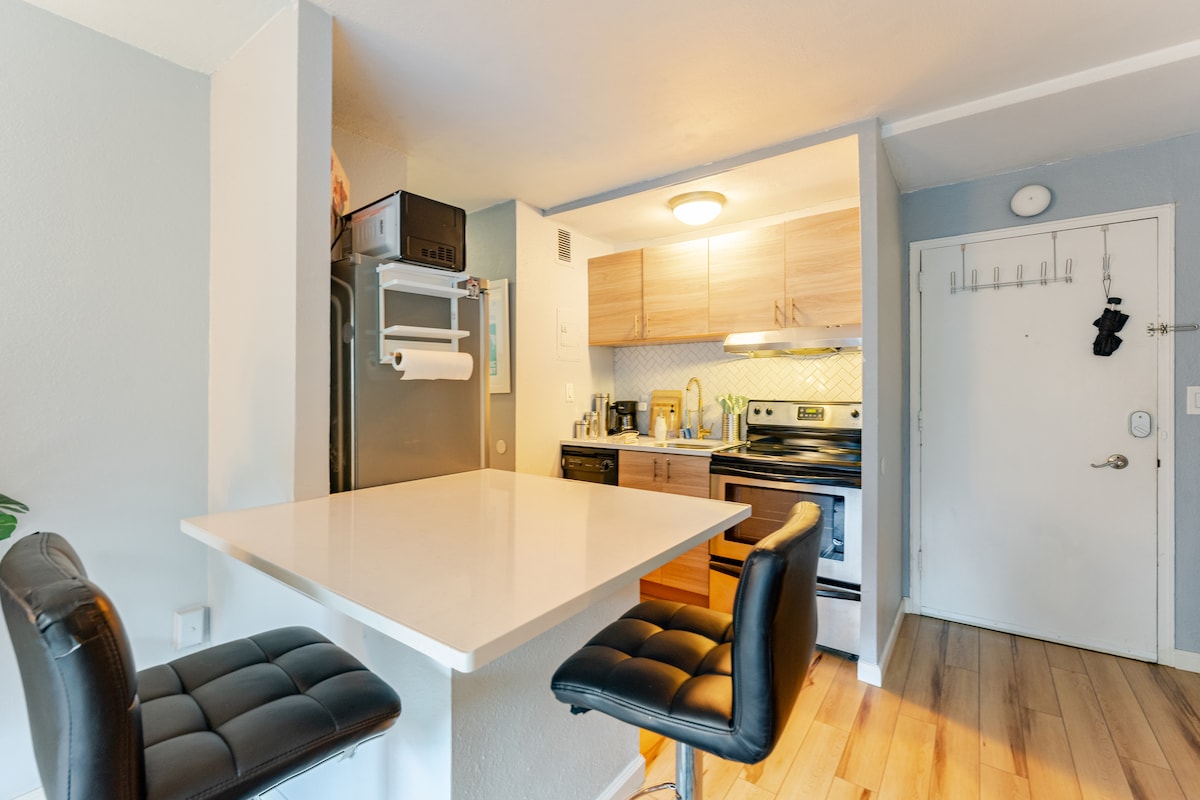 Serene Downtown Suite