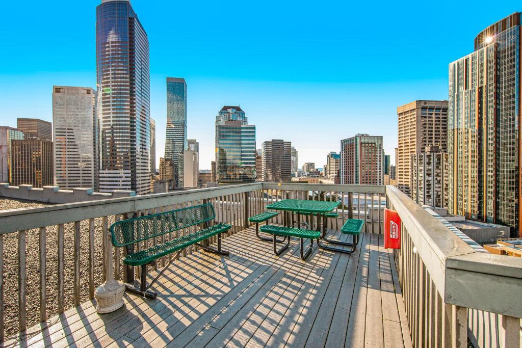 Serene Downtown Suite