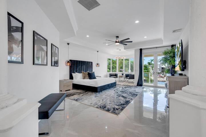 Las Olas Waterfront Villa| Heated Pool | FiestaKey gallery image 3