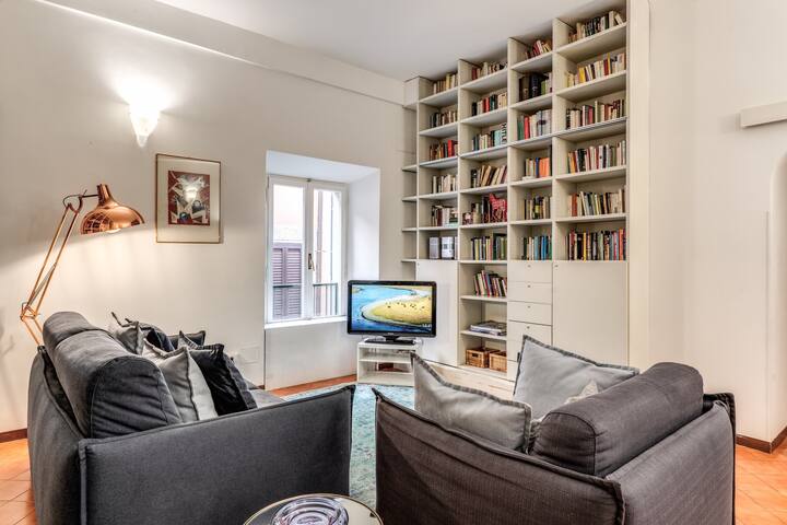 Cozy Apt. Near Piazza Navona | 4 AC, WiFi, Heat gallery image 5