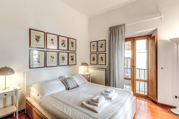 Cozy Apt. Near Piazza Navona | 4 AC, WiFi, Heat