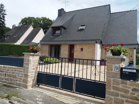comfortable house with hot tub
