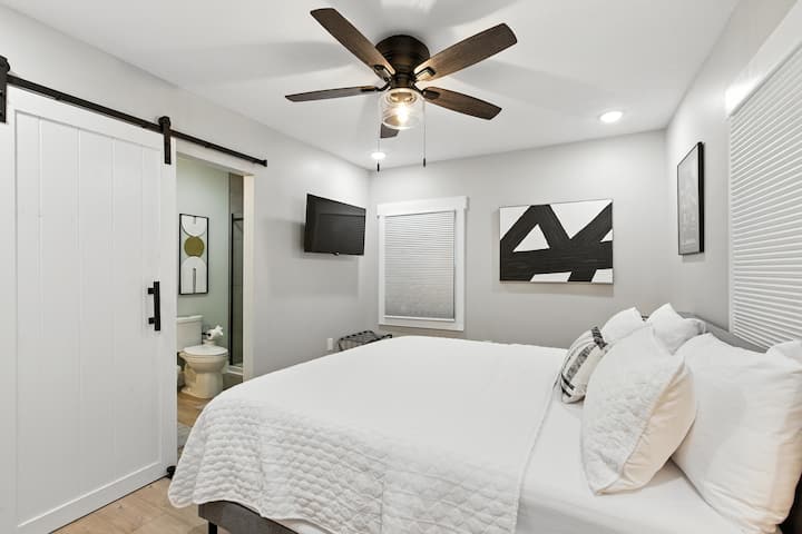 king bed, smart TV, closet, attached full bath