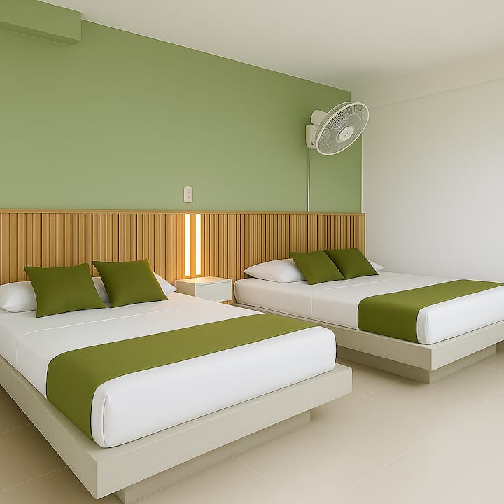 Chumba cha 5, kilichorekebishwa upya kwenye ghorofa ya chini karibu na bustani (usawa wa bwawa), chenye vitanda viwili, mlango wa kioo unaoteleza na dirisha kubwa linaloangalia miti na roshani. Bafu la nje, fanicha, feni 2 na mapazia kwa ajili ya faragha yako.