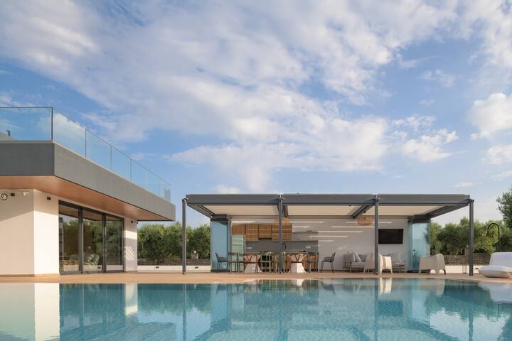 Aesthea Villa, 2Pools, Spa & Close to the beach gallery image 5