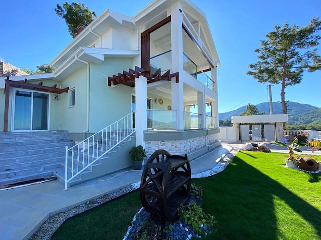 ⁨Turkevi Yapi Ltd. Şti.⁩ managed Airbnb listing 1