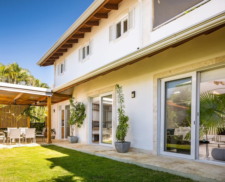 Luxury 3 Bedroom Villa Beachfront Millennium Villas for Rent in