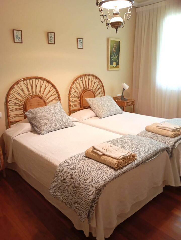 მთავარი საძინებელი სააბაზანოთი და საგარდერობო ოთახით 