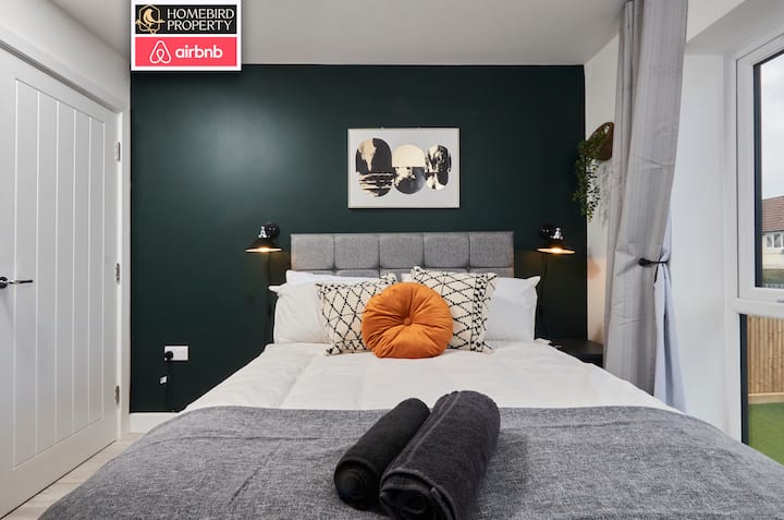 غرفة نوم في Homebird لإدارة العقارات للإيجارات قصيرة الأجل والإقامة المخدومة