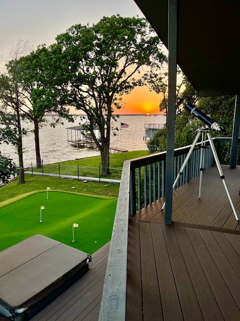 Lone Star Lake Cottage-4 bed/bath, putting green