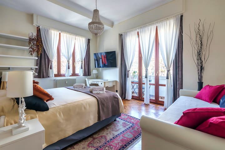 Grande trilocale, 2 bagni, balconi, Lusso, Milano