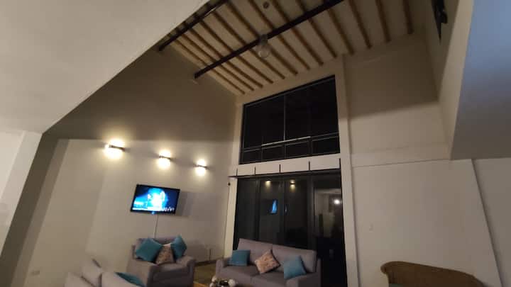Casa Familiar Amplia Y Amoblada - La Pampa