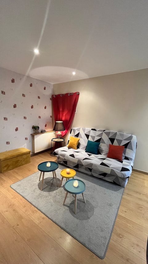 Full apartment with free breakfast.