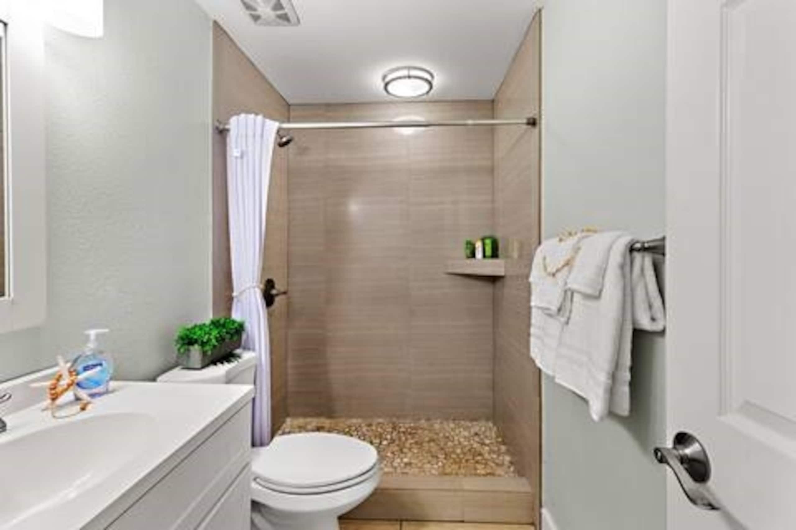 Condo in Kihei · ★4.86 · 1 bedroom · 2 beds · 1 private bath - Image 15