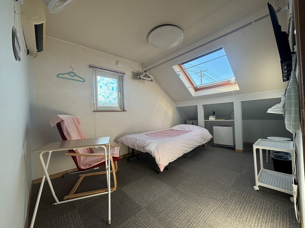 ホスト居住型ゲストハウス(203号室約12㎡)コンビニ、温泉、スーパー