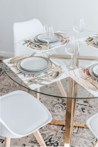 King bed | 200m to beach | central | modern gallery image 4