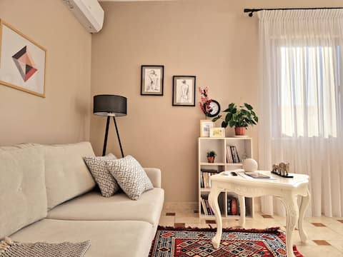 Top Airbnb: Cozy 2-Bedroom Apartment in the Heart of Blloku in Njësia Bashkiake Nr. 5
