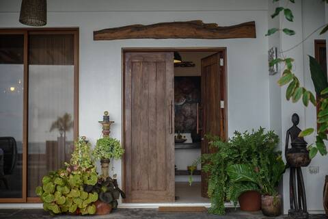 Manilokanos Home: Beachfront Villa-2 Storey Cabana