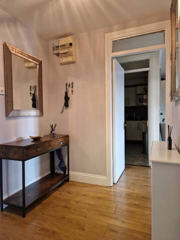 Elegant city centre Guinness/ temple bar adjacent gallery image 4