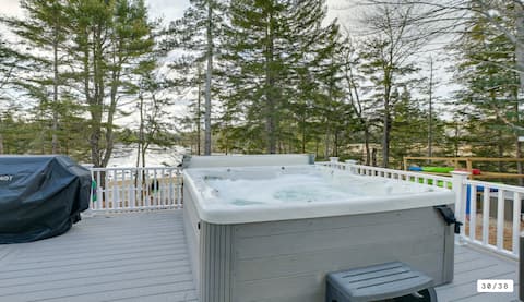 Waterfront HotTub Kids Pets Compound![Ocean Oasis]