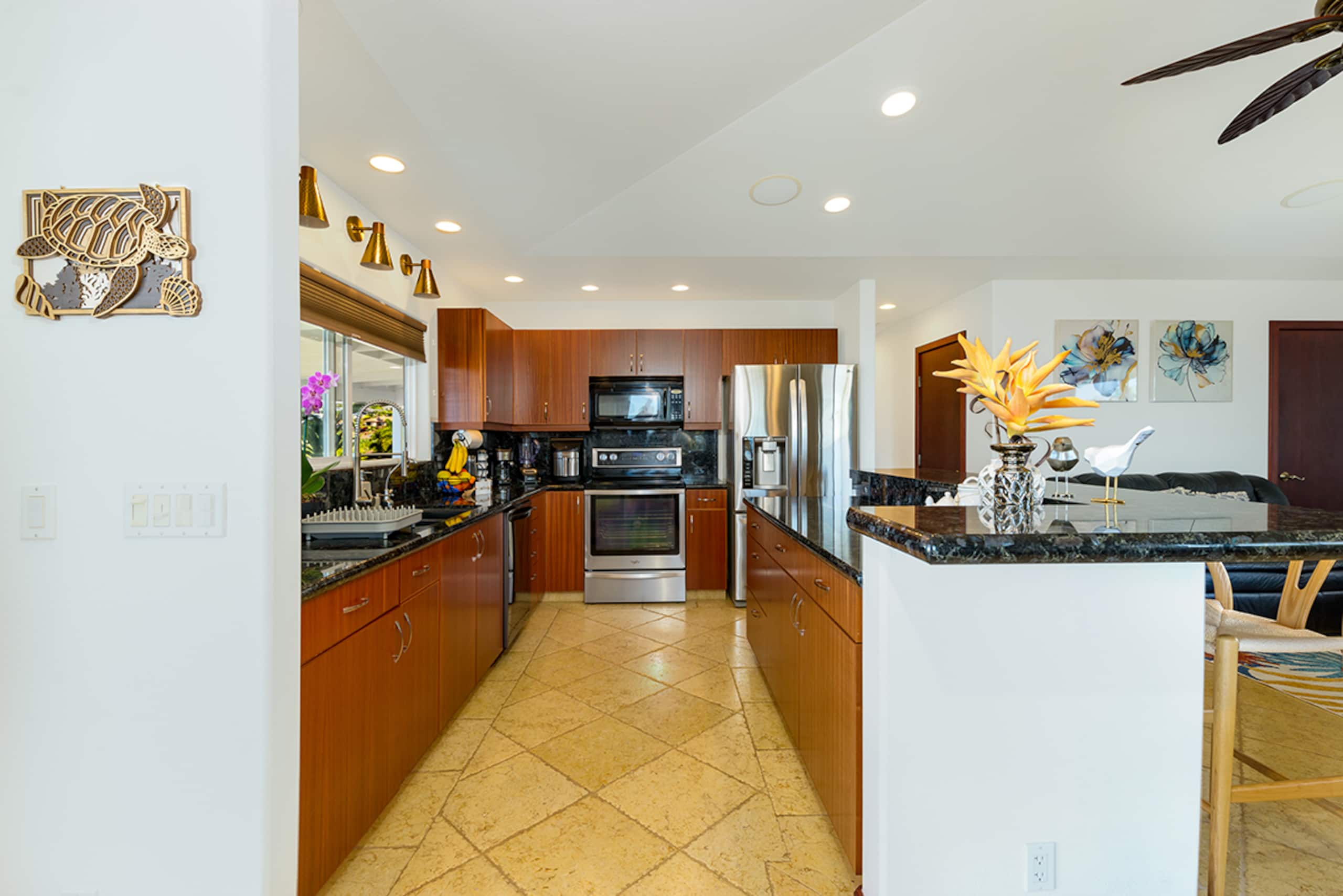 Home in Kailua-Kona · ★5.0 · 2 bedrooms · 2 beds · 2.5 baths - Image 4
