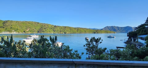 Tui Cottage-Waterfront cottage, Waikawa Bay/Picton