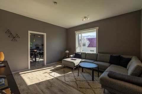 Spacious Apartment in heart of town
