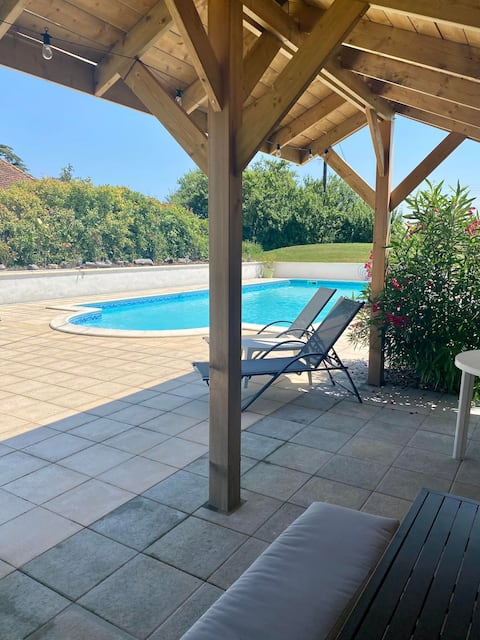 Josse. Quaint rural house, large pool