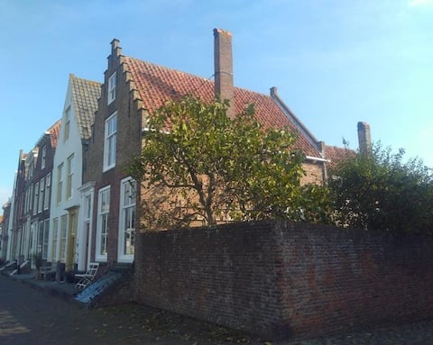 Complete en-suite in a monument view on the harbor