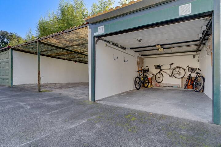 Family Villa with Garden in Hondarribia | Parking gallery image 5