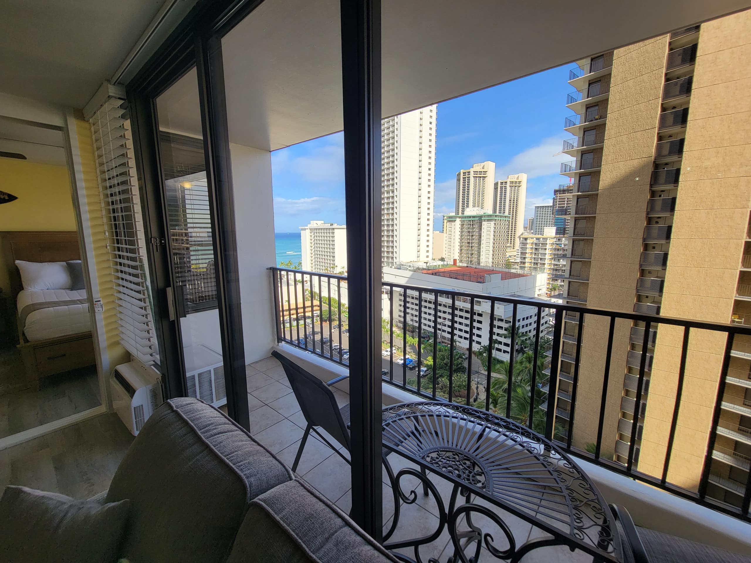 Condo in Honolulu · ★4.9 · 1 bedroom · 3 beds · 1 private bath - Image 31