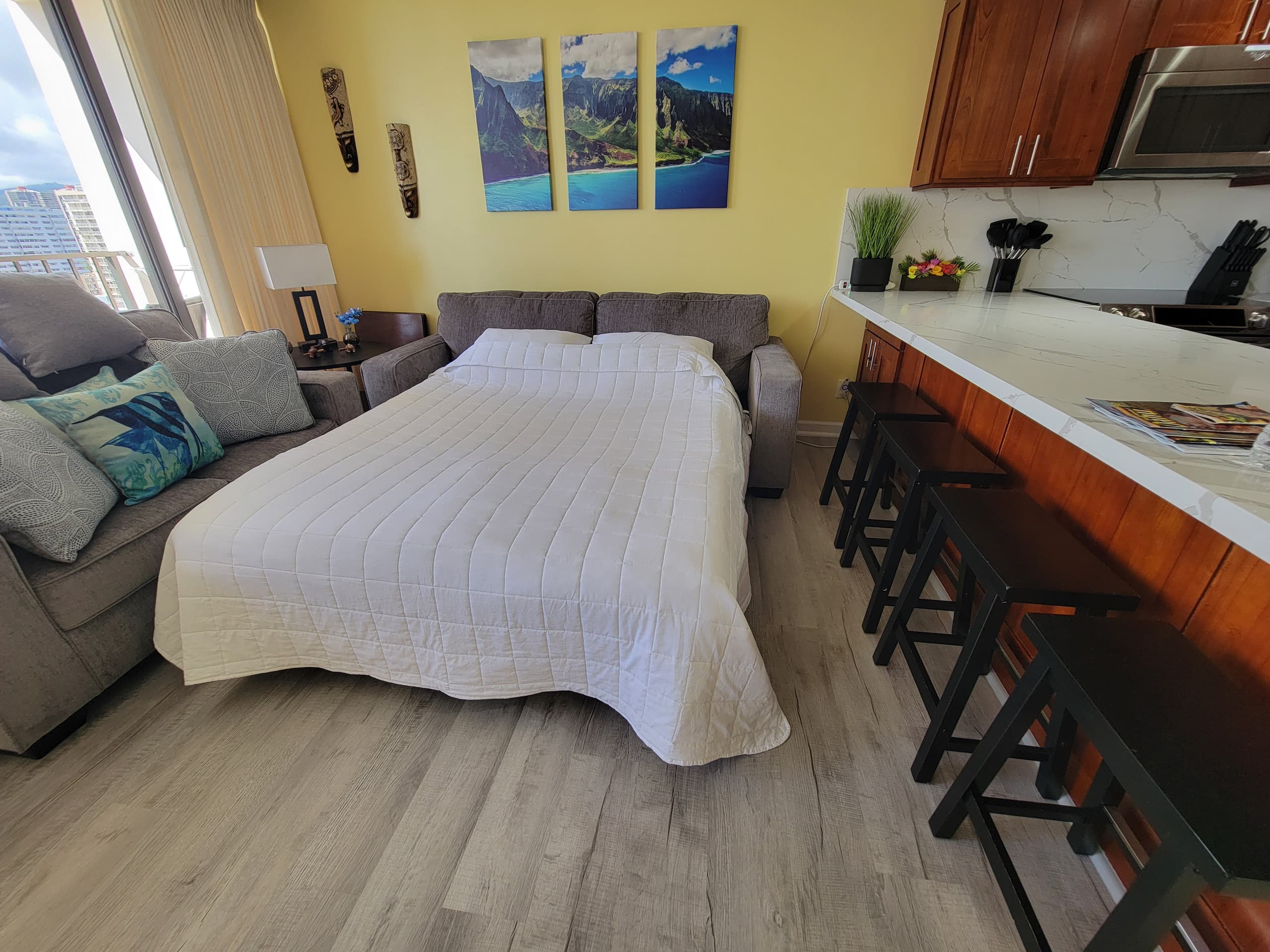 Condo in Honolulu · ★4.9 · 1 bedroom · 3 beds · 1 private bath - Image 6