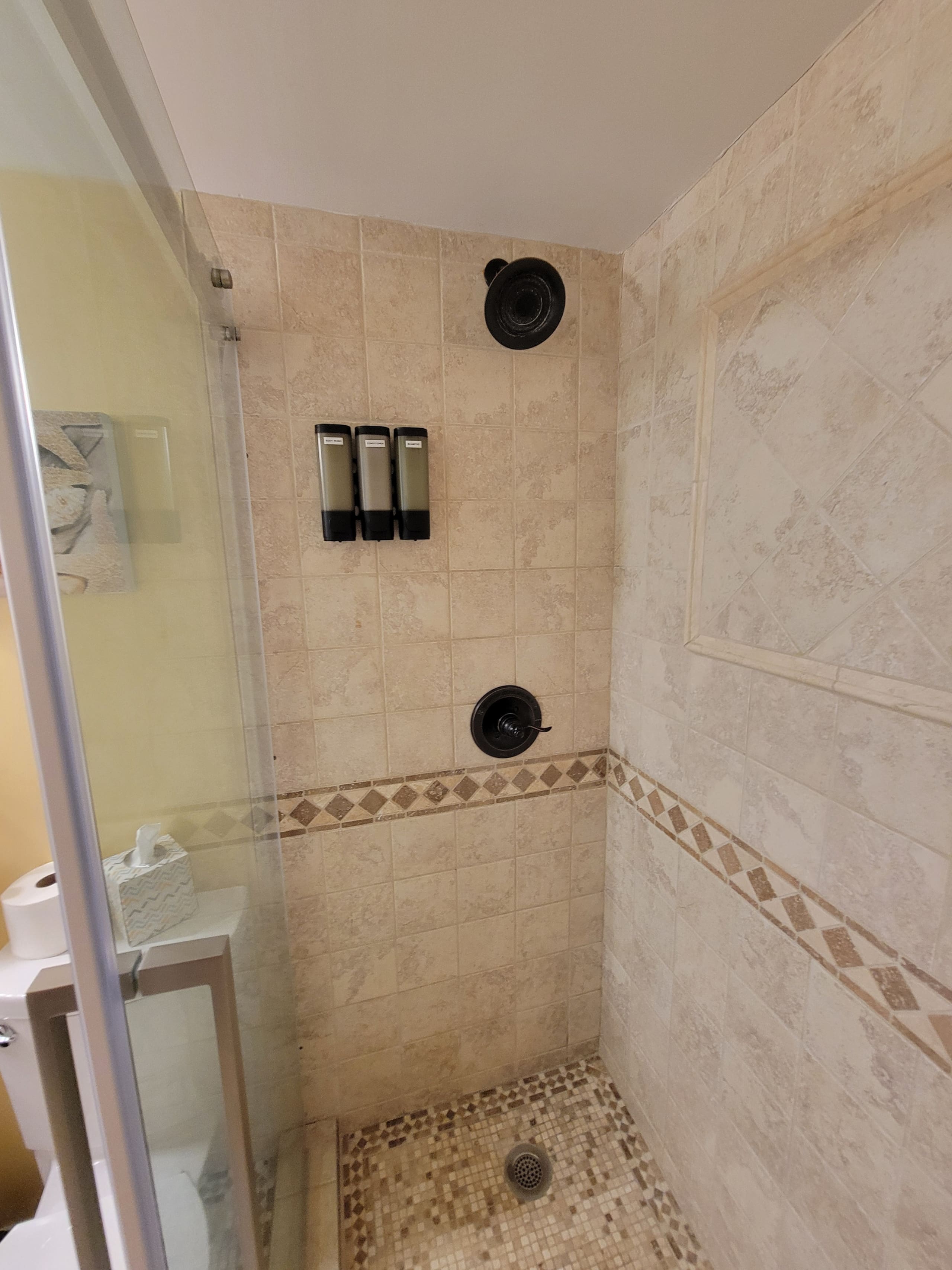 Condo in Honolulu · ★4.9 · 1 bedroom · 3 beds · 1 private bath - Image 26