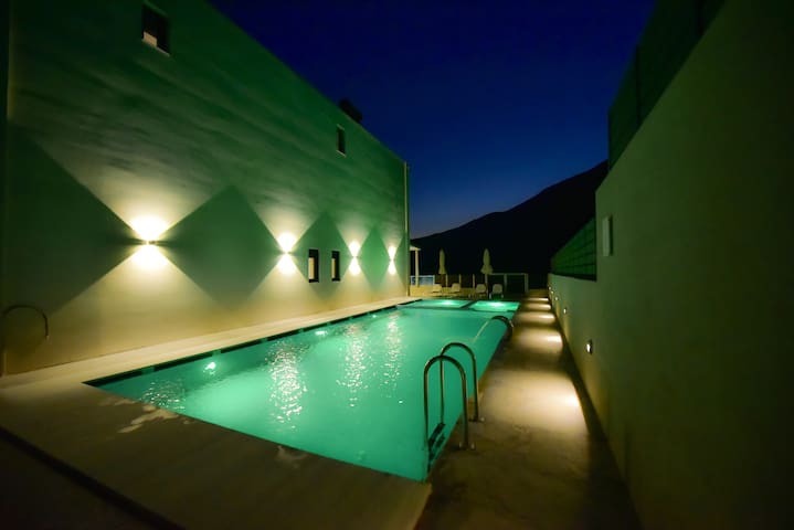 Boutique-Villa für 6, Neubau, Meerblick, strandnah