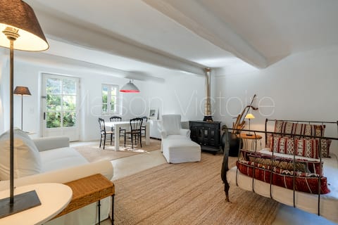 Annonce Airbnb populaire: Annex of an 18th century bastide à Apt