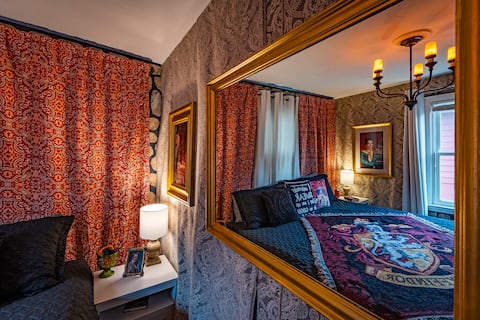 Wizard House w/ King & Escape Rm