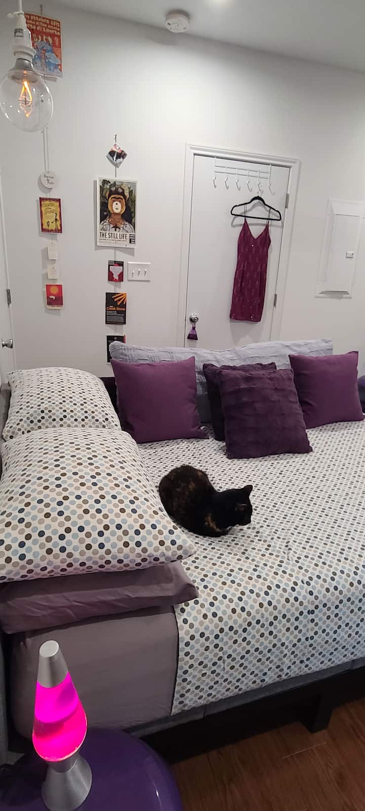 Удобно основно легло. Котенцето не е включено.