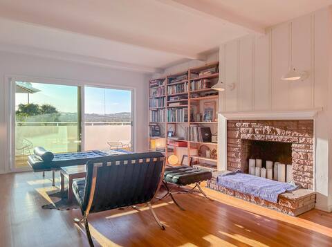 Top performing Airbnb: Sunset View Oasis with relaxing patio in Los Feliz