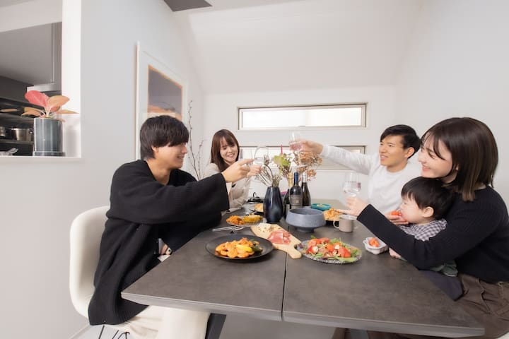 Modern 3-Bedroom House with Spacious Living Area gallery image 2